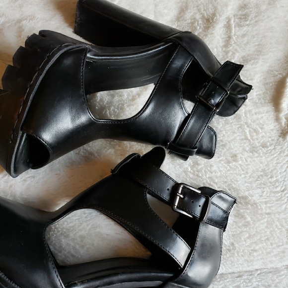 Heels - Picture 3 of 6